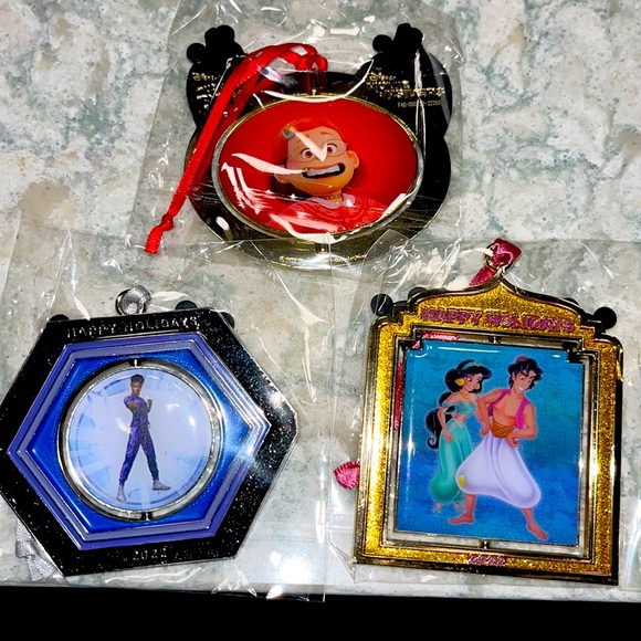Limited edition, collectors, Disney Holiday ornaments set of 3 - Picture 1 of 4